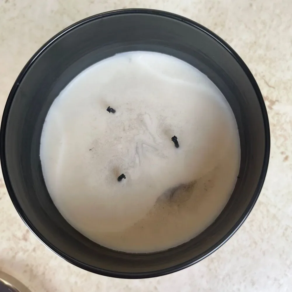 Bath & Body Works | XOXO 3-Wick Candle - Picture 4 of 7
